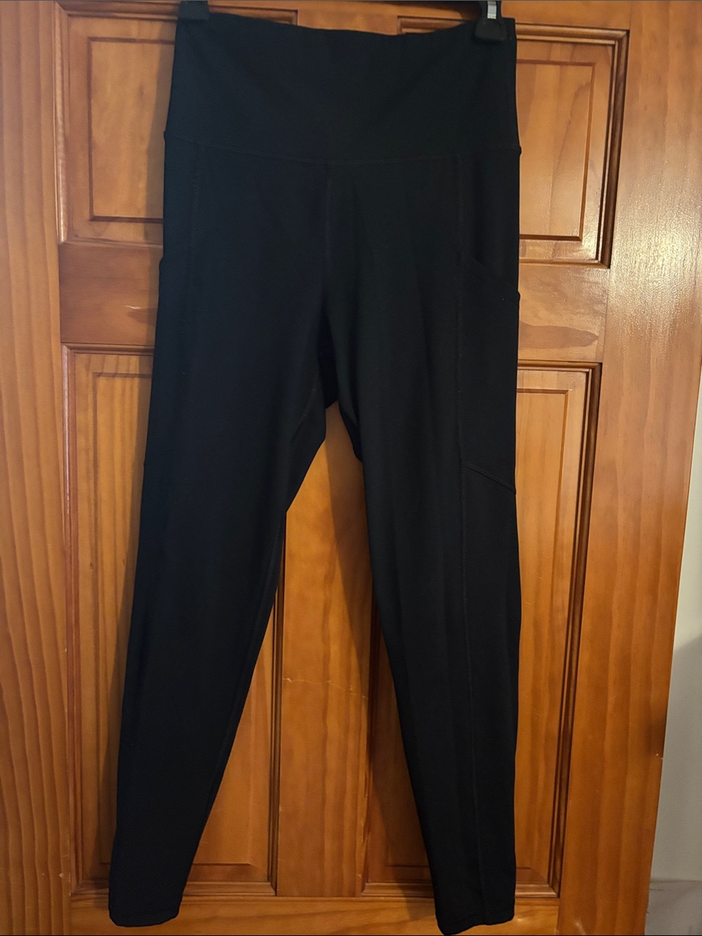American Eagle Outfitters Black High-Rise Leggings with Side Pocket